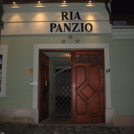 Ria Panzio Bed & Breakfast เอสแตร์กอม ภายนอก รูปภาพ