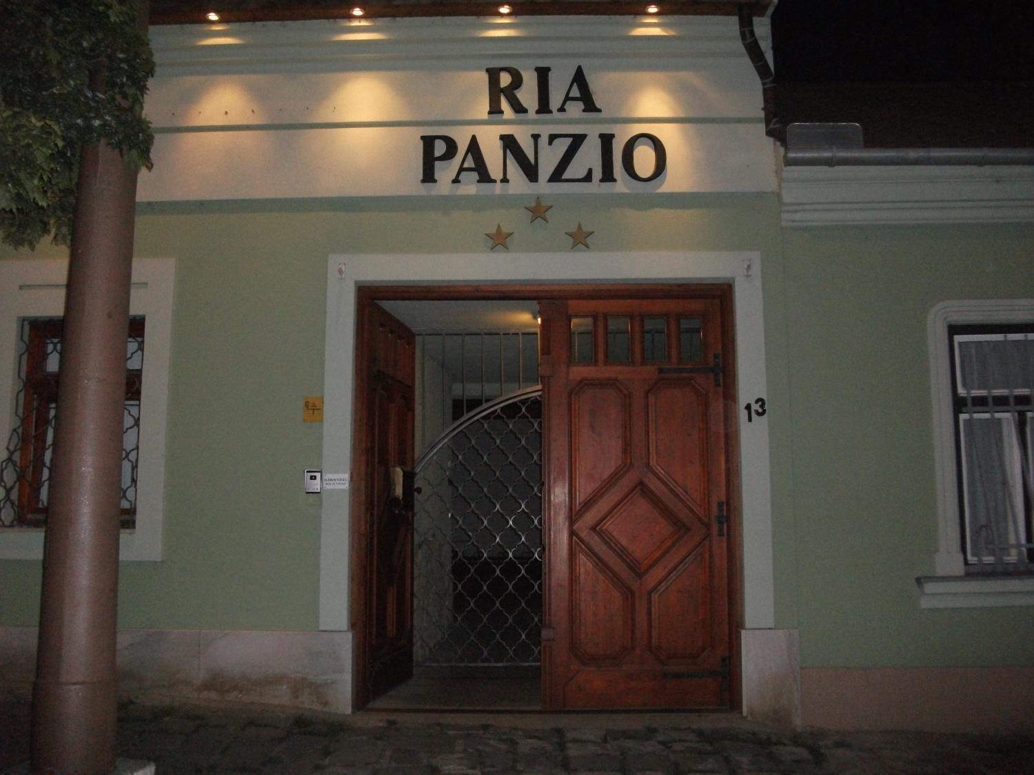 Ria Panzio Bed & Breakfast เอสแตร์กอม ภายนอก รูปภาพ