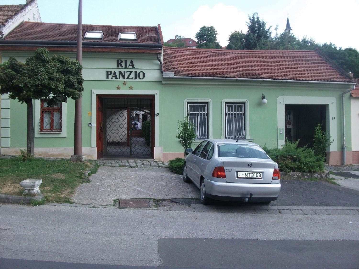 Ria Panzio Bed & Breakfast เอสแตร์กอม ภายนอก รูปภาพ