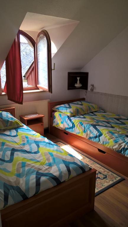 Ria Panzio Bed & Breakfast เอสแตร์กอม ภายนอก รูปภาพ