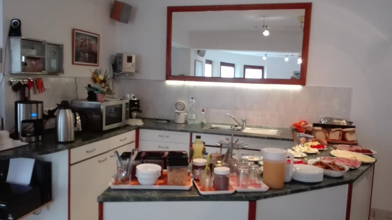 Ria Panzio Bed & Breakfast เอสแตร์กอม ภายนอก รูปภาพ