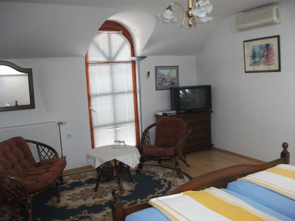 Ria Panzio Bed & Breakfast เอสแตร์กอม ภายนอก รูปภาพ
